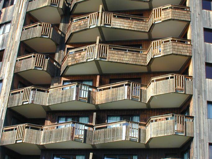 Façade ouest. Détail des balcons