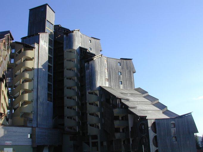 Vue depuis le nord-est : les cages d'escaliers