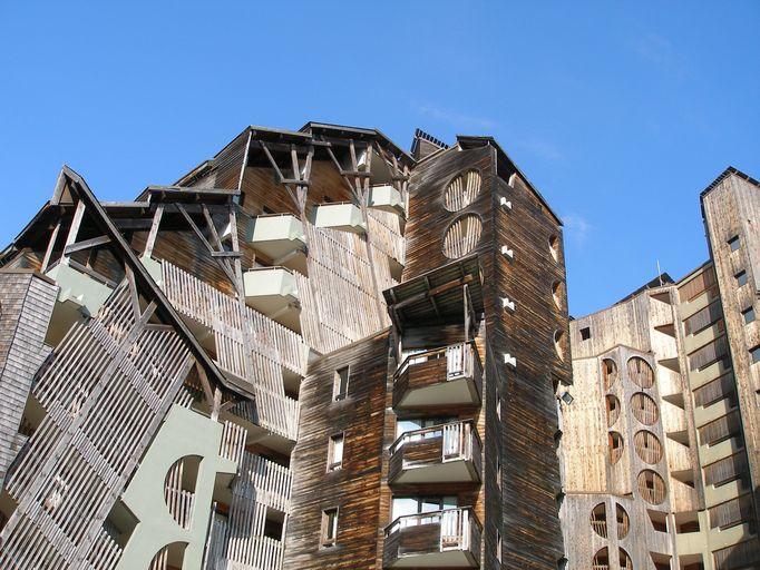 Façade nord. Vue des parties hautes