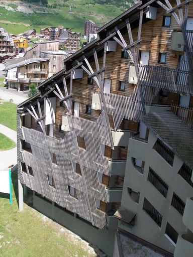 La façade ouest, vue depuis le sud