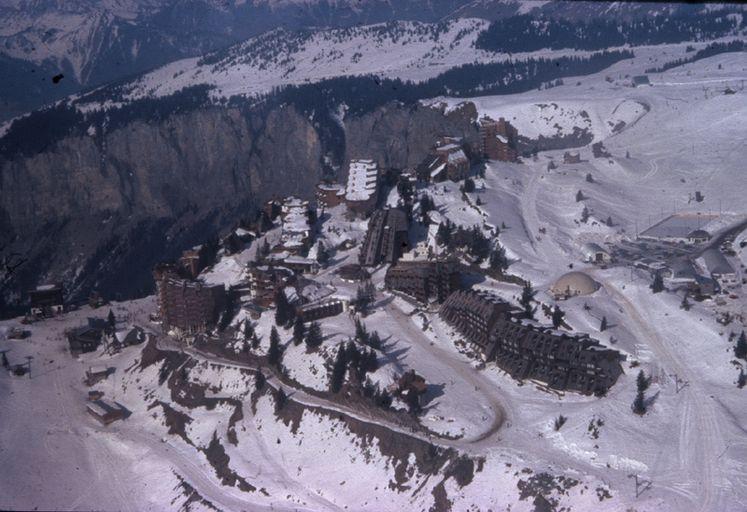 Hiver 1972-1973, vue oblique sur le quartier des Dromonts