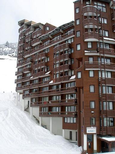 Façade ouest, vue depuis le sud