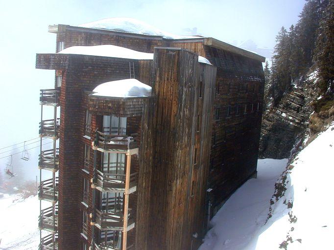 Façade postérieure, vue depuis le sud-est