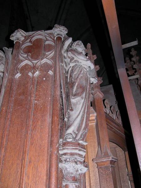 Element de boiserie du choeur (?) avec un ange sculpté.