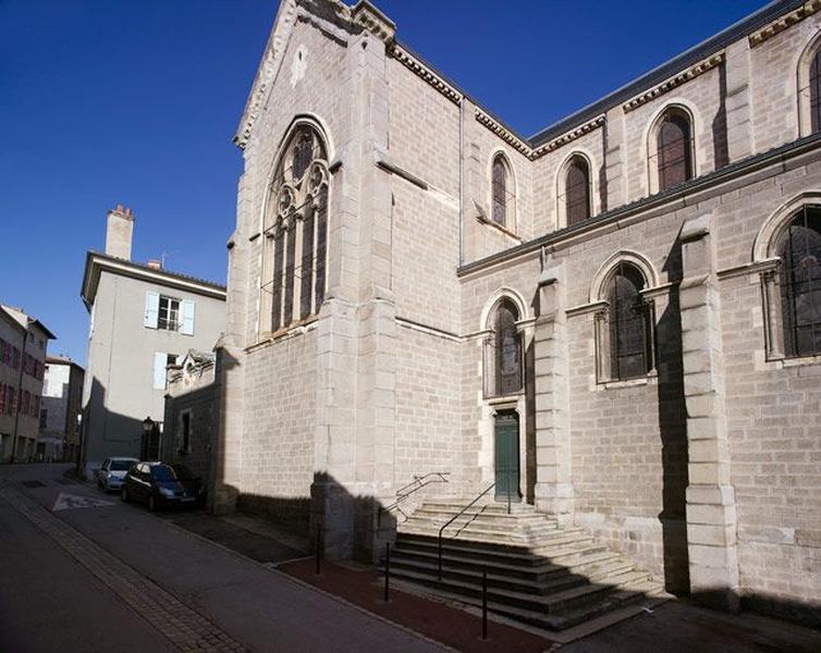 Vue du transept gauche depuis la rue Saint-Pierre