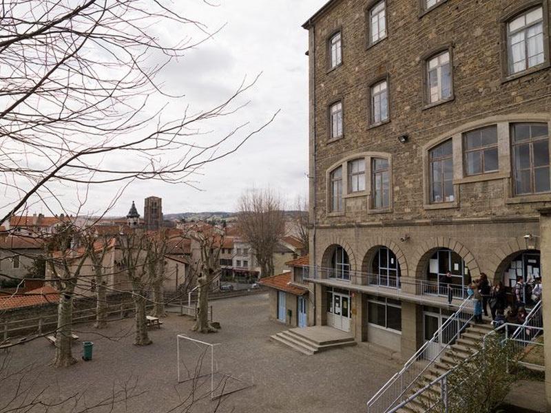 Vue partielle du bâtiment D en direction de la terrasse inférieure.