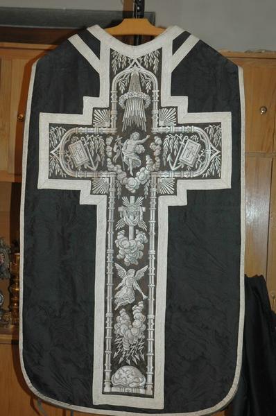 Ornement noir (N° 5) : chasuble.