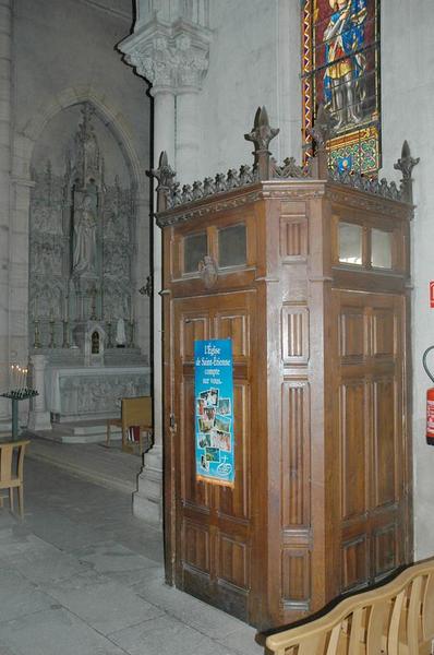 Vue d'un tambour de porte, entrée latérale droite.