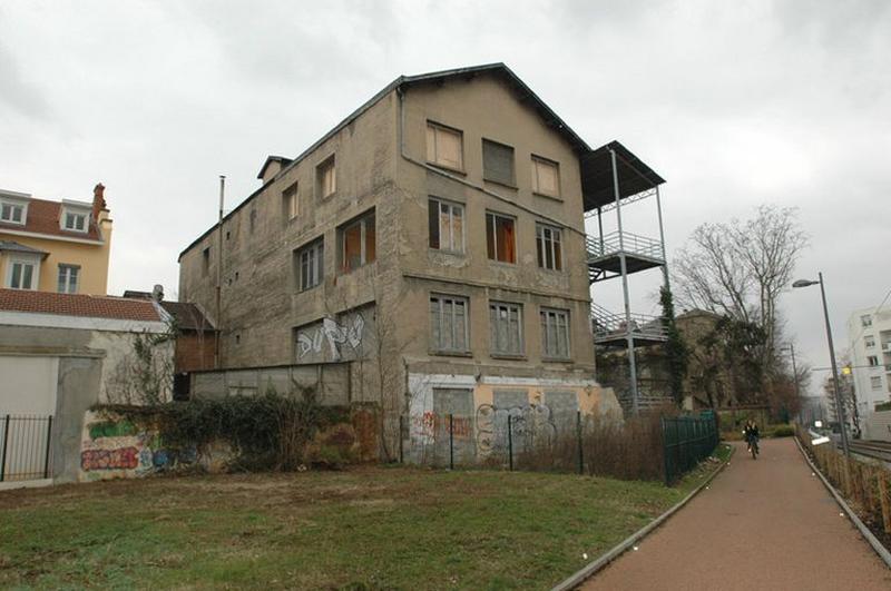 façade arrière de l'usine, vue nord est.