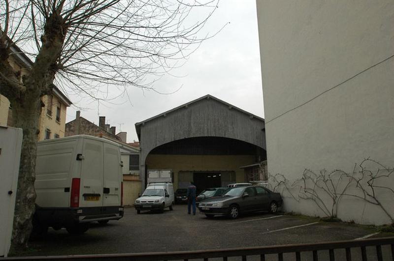 Façade principale du hangar rue Paul Bert, vue sud.