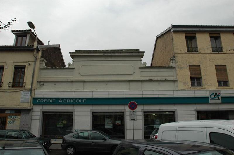 Façade d'entrée, 83 rue Etienne Richerand, vue ouest.