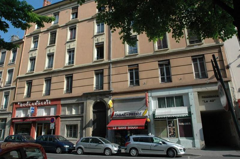 Vue générale, façade principale rue du Dauphiné.