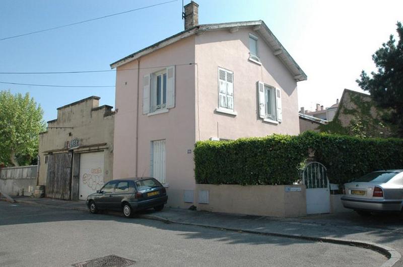 Atelier arrière, toits en sheds. Vue sud ouest.