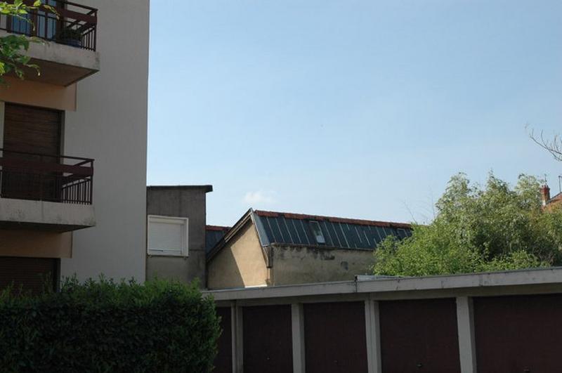 Façade arrière, vue nord est. Détail des toits en sheds.