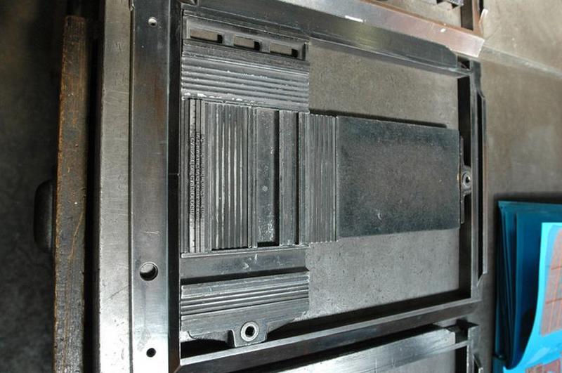 Châssis avec différents lingots et linotypes.
