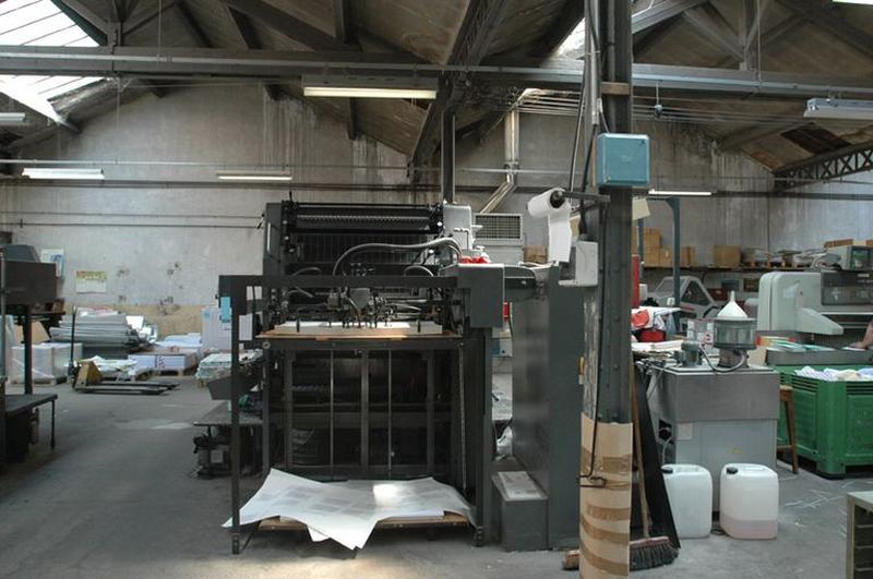Machine offset quatre couleurs, vue avant (cf n°2 sur le plan).