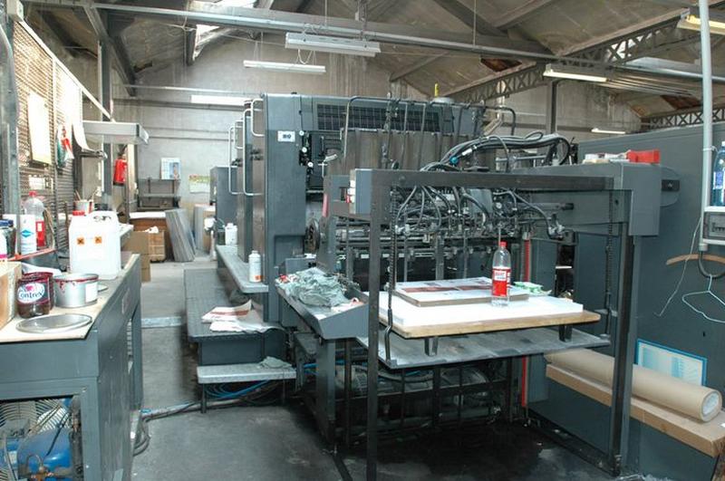 Machine offset quatre couleurs, vue avant (cf n°1 sur le plan).