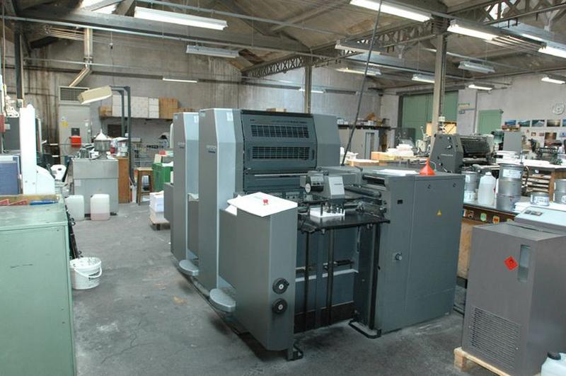 Machine offset deux couleurs, vue de coté, (cf n°3 sur le plan).