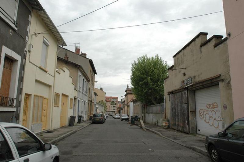 Vue générale, rue Girie. Vue sud.