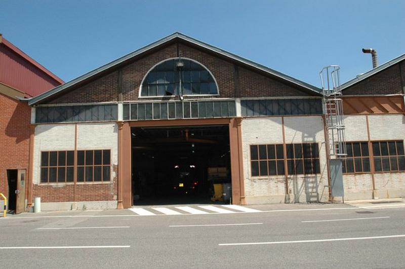 Façade halle (bâtiment 43), vue ouest