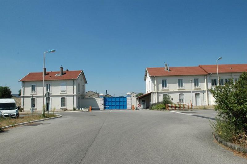 Vue est de l'entrée donnant boulevard de l'artillerie