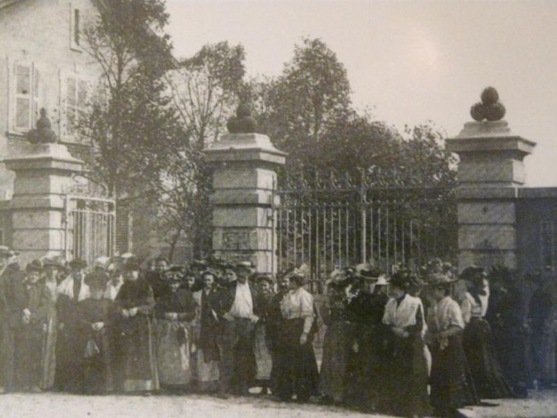 Carte postale : Lyon la Mouche, sortie des ouvriers de l'Arsenal