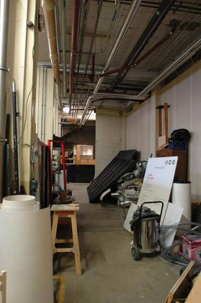 Rez-de-chaussée : atelier décors, maintenance