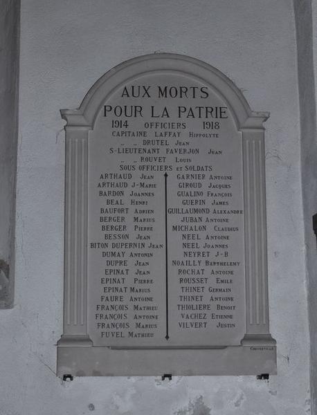 Vue d'ensemble du monument aux morts de la guerre 1914-1918.