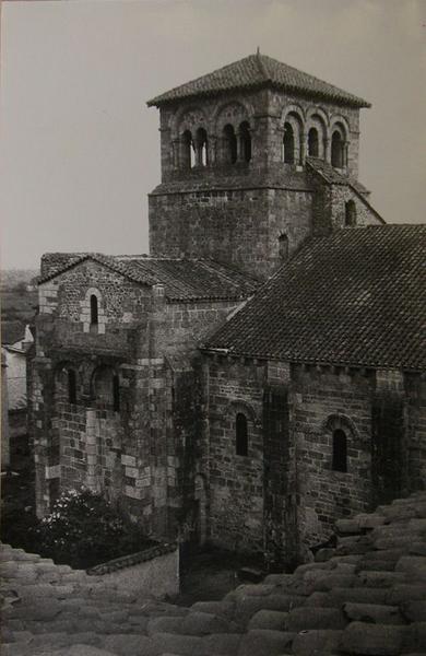 Transept nord, clocher central ; NO. [Vue depuis le toit de l'angle nord-ouest des bâtiments conventuels. On voit encore des jardins clos sur l'emprise du cloître.]