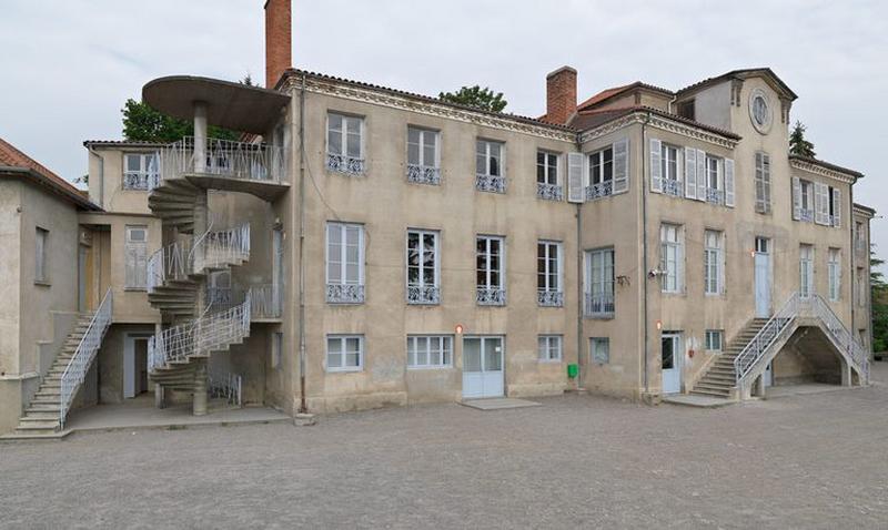 Vue générale de l'élévation principale sur jardin.