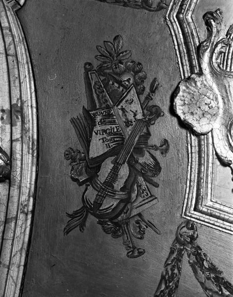 Salon. Plafond, détail : motif de bordure sur le mur est.