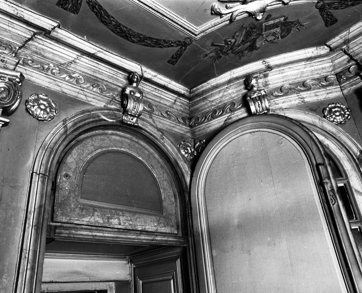 Salon. Vue générale de l'angle sud-ouest.