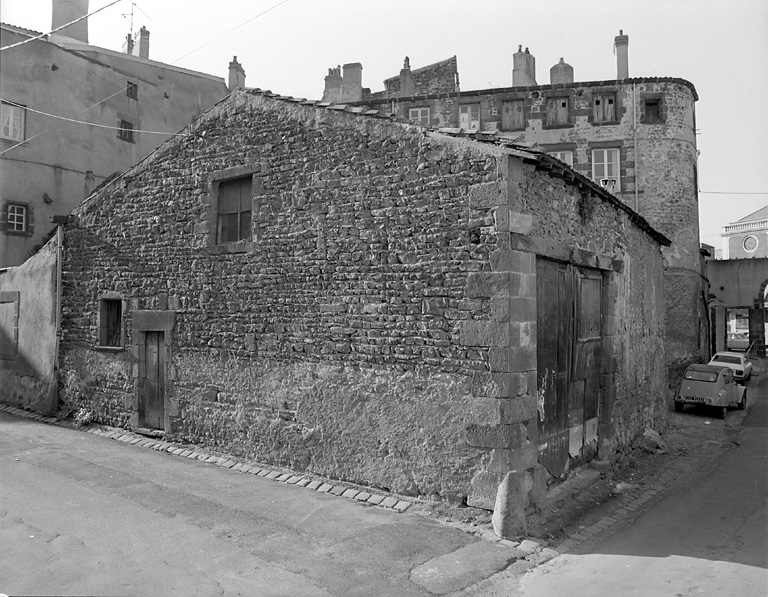 Elévation sur la rue Victor Basch (à droite) et sur la rue Languille (à gauche)