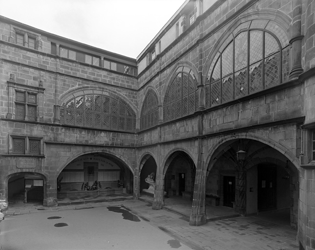 Vue générale, élévations est et sud sur cour.