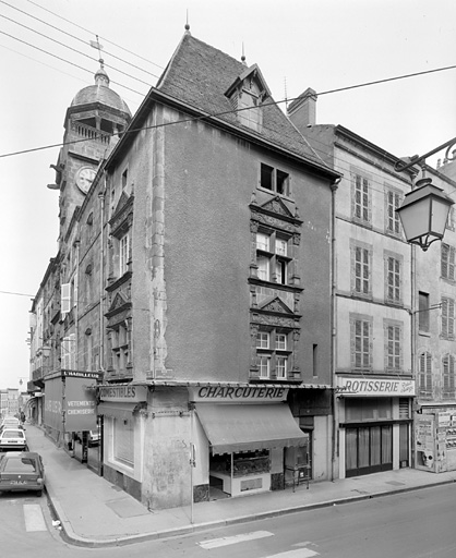 Elévation sur rue (à droite) et sur la rue de l'Horloge (à gauche)