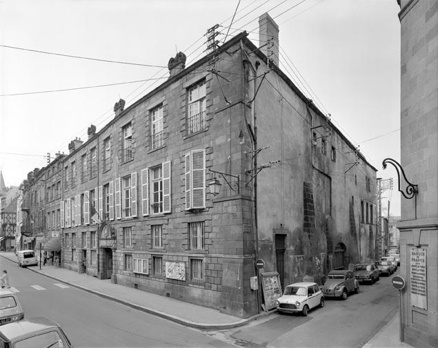 Vue générale de la façade sud et de l'élévation latérale est.