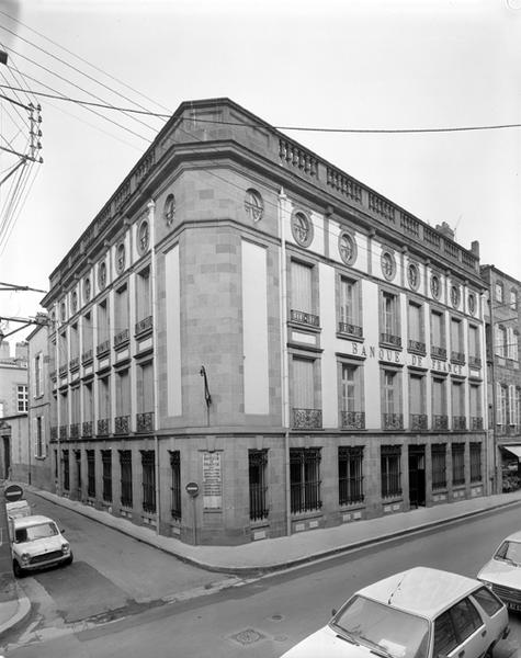 Elévation sur rue (à droite) et sur la rue de l'Intendance d'Auvergne (à gauche)