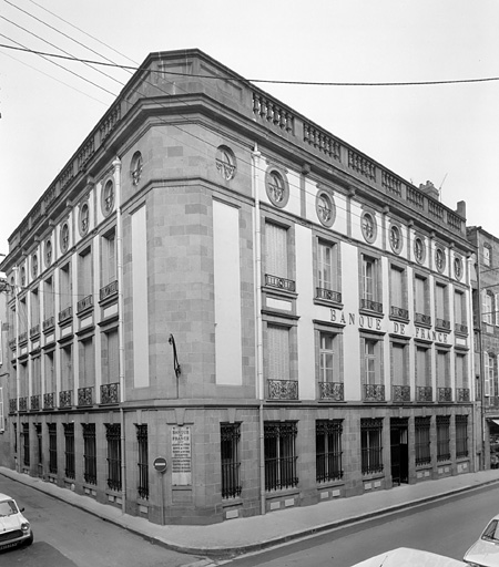 Elévation sur rue (à droite) et sur la rue de l'Intendance d'Auvergne (à gauche)