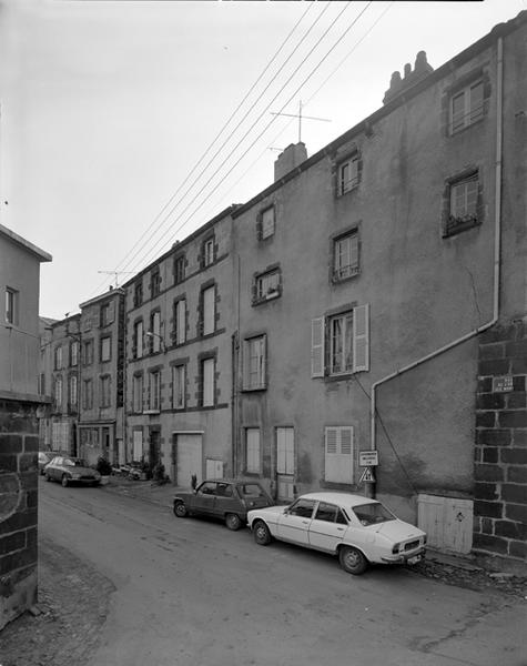 Vue générale de la rue de l'Hôtel des Monnaies vers l'est, depuis la rue Soubrany