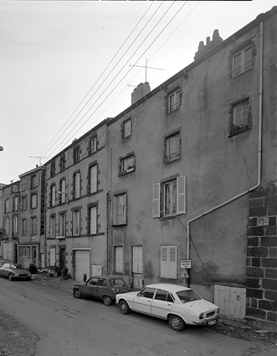 Vue générale de la rue de l'Hôtel des Monnaies vers l'est, depuis la rue Soubrany