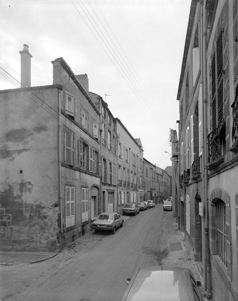 Vue générale de la rue Delille vers le sud, depuis le n°13