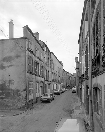 Vue générale de la rue Delille vers le sud, depuis le n°13