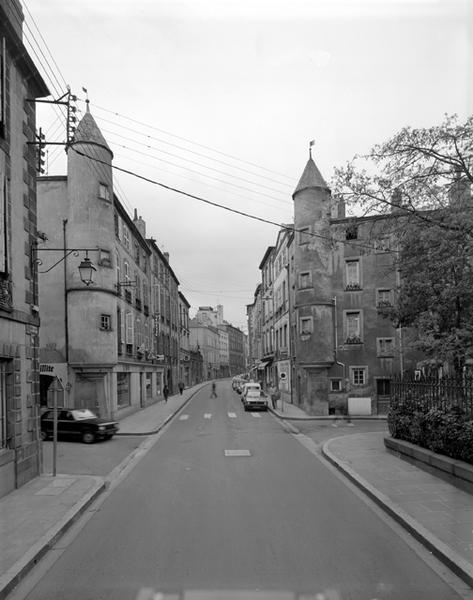 Vue générale de la rue de l'Hôtel-de-Ville, vers l'ouest