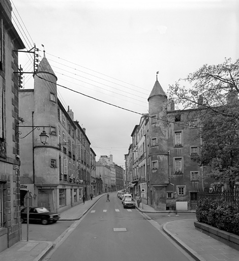 Vue générale de la rue de l'Hôtel-de-Ville, vers l'ouest