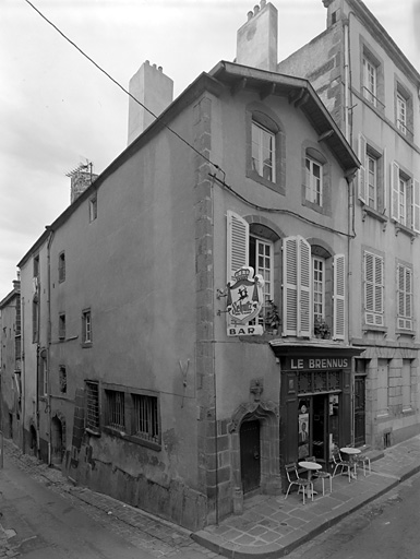 Elévations sur rue (à gauche) et sur la rue Hippolyte Gomot (à droite)