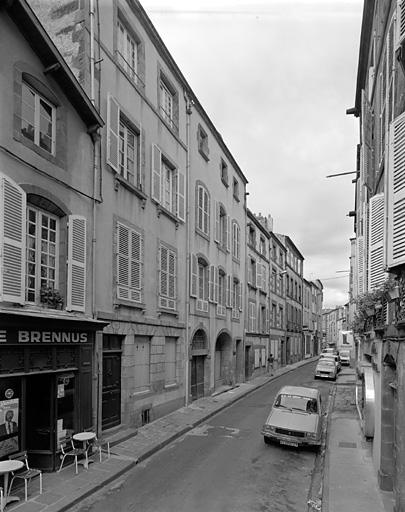 Vue générale de la rue Hippolyte Gomot vers l'ouest, depuis la rue Massillon