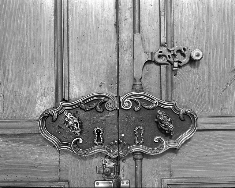 Porte sur rue, revers, serrure