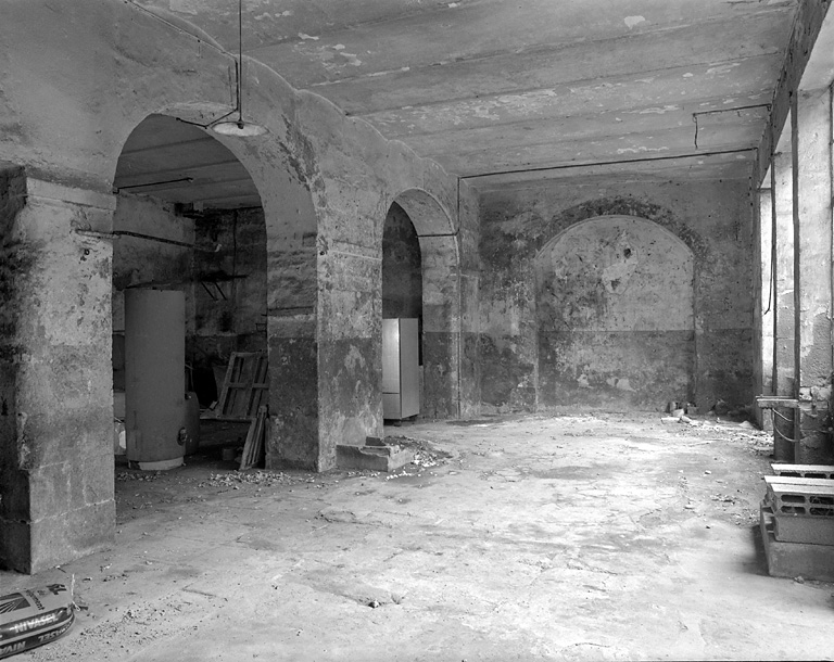 Corps de bâtiment ouest, rez-de-chaussée, vue intérieure prise du sud