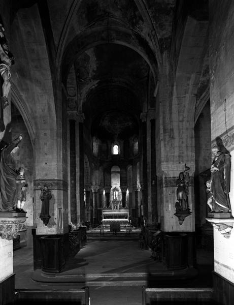 Vue générale du choeur depuis la nef