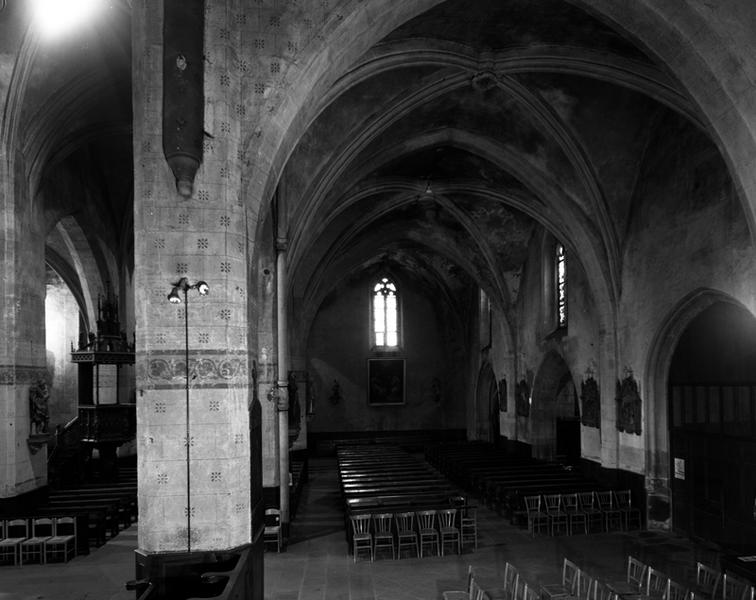 Vue générale du bas-côté nord depuis le transept